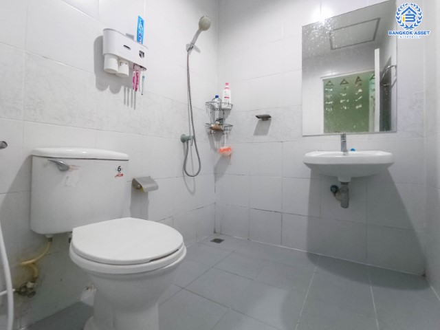 *****ทาวน์เฮ้าส์มือสองนนทบุรี ม.ไลโอ บลิสซ์ กาญจนาภิเษก-ชัยพฤกษ์ เนื้อที่ 17.6 ตร.ว. ฟังก์ชัน 3 ห้องนอน 2 ห้องน้ำ 1 ที่จอดรถ ทำเลดีเดินทางสะดวก เชื่อมต่อ ถ.กาญจนาภิเษก, ถ.รัตนาธิเบศร์ ใกล้รถไฟฟ้าสายสีม่วง "สถานีคลองบางไผ่"